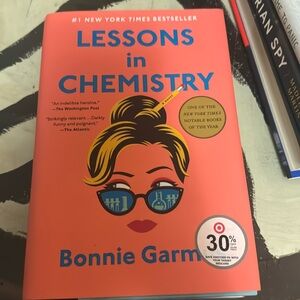 Lessons in chemistry hardcover novel, written by: Bonnie Garry’s, fiction,